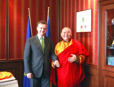 Tanpai Rinpocse látogatása Dunaszerdahely városházáján, 2015. június 15-én