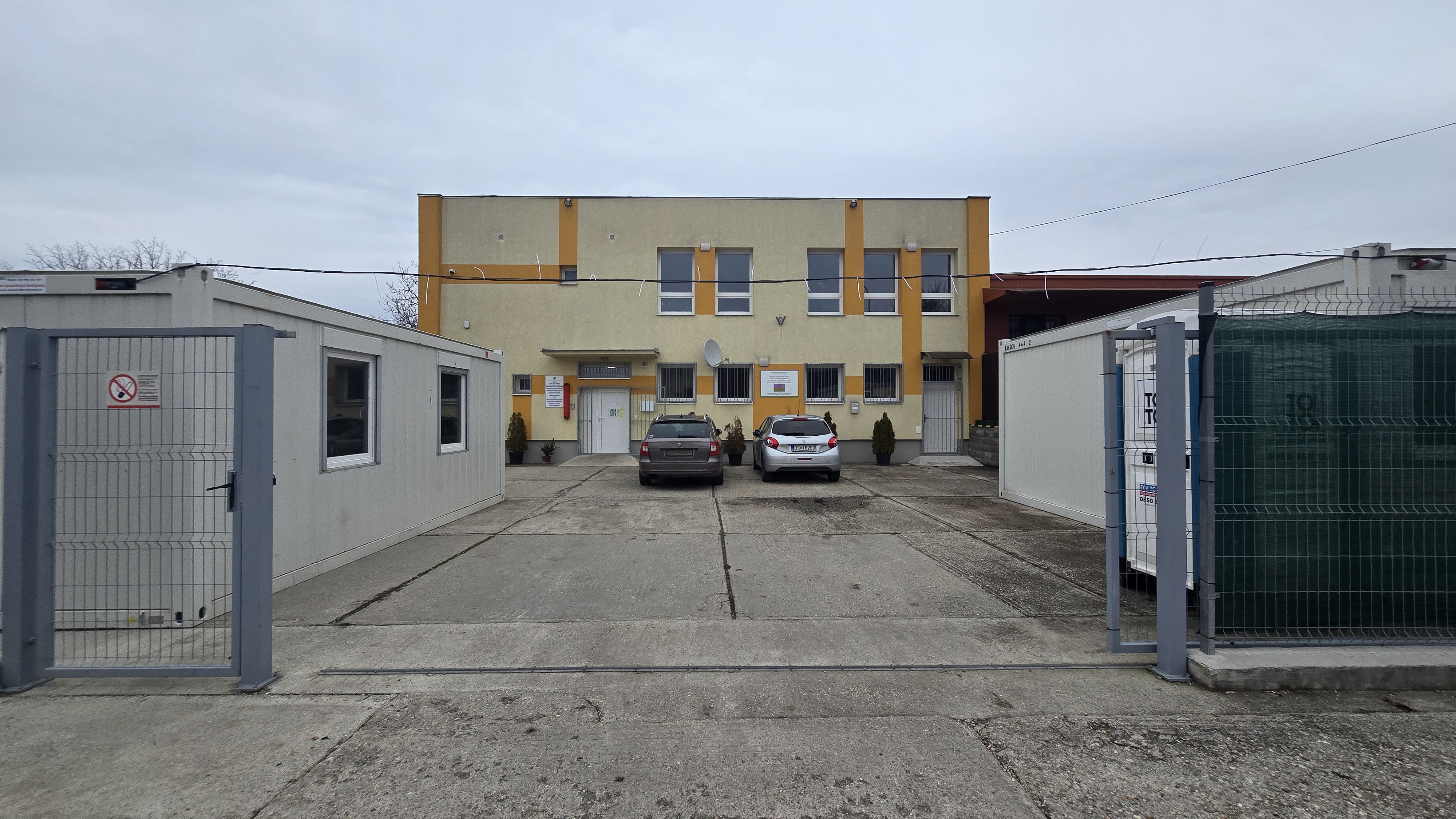 Kézésségi Központ udvara