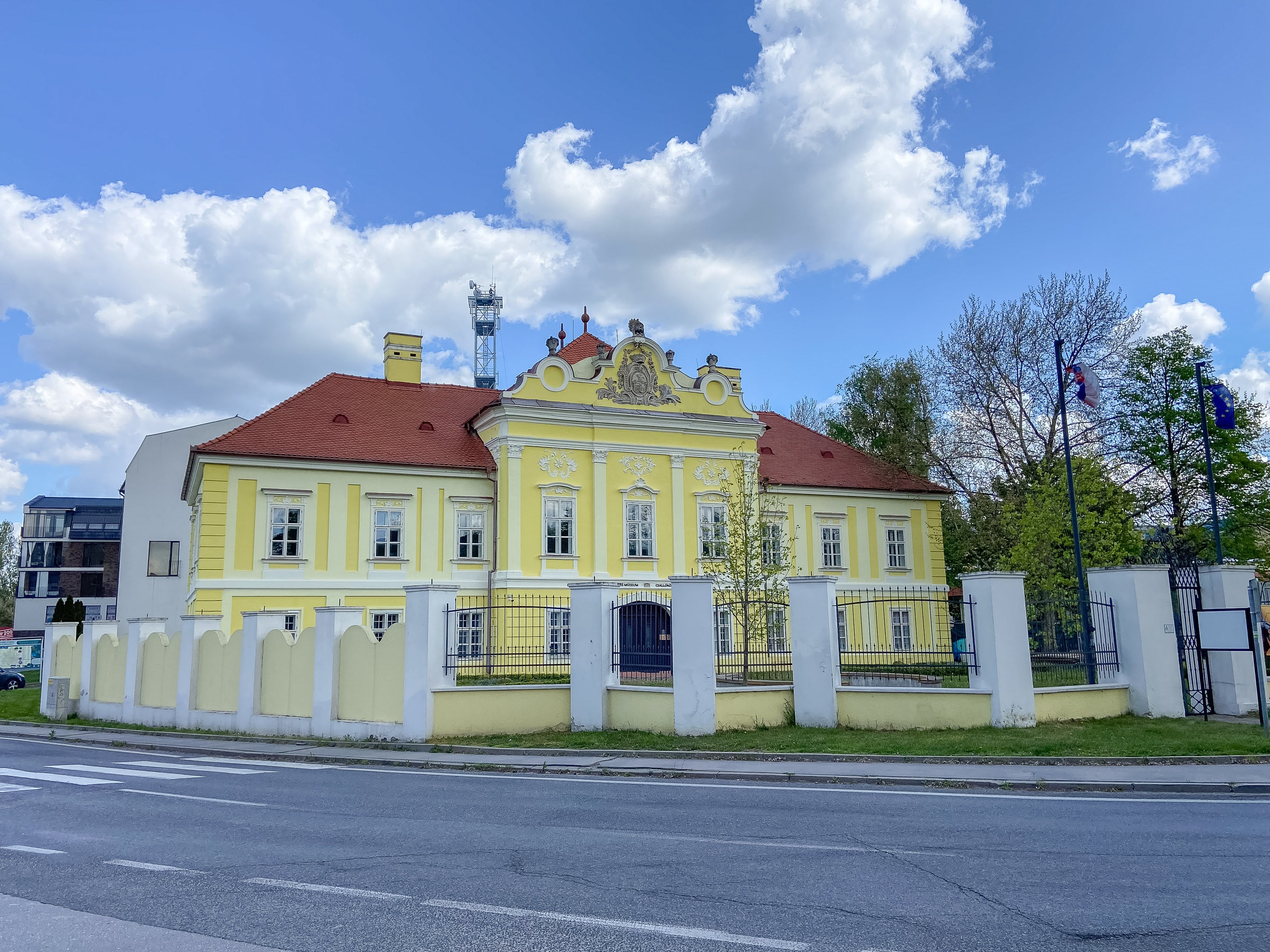 Žltý kaštieľ