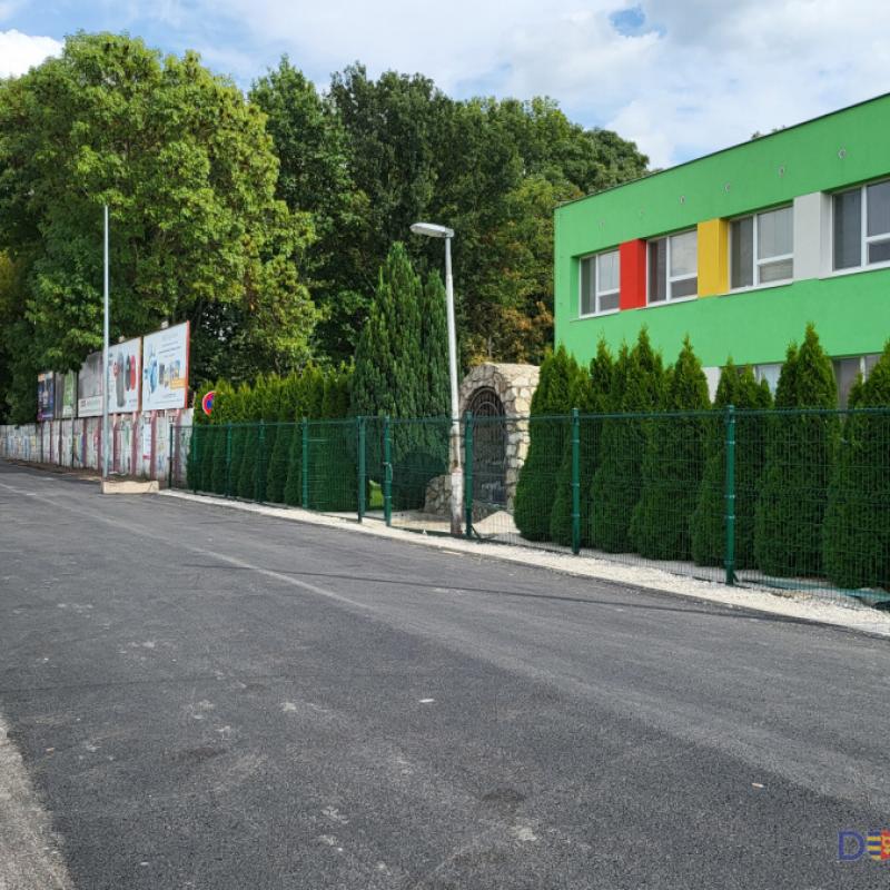 Új játszótér a vásártér mellett, befejeződött az úthálózat kialakítása