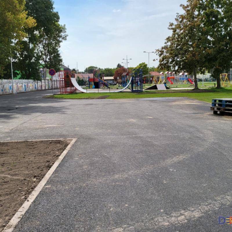 Új játszótér a vásártér mellett, befejeződött az úthálózat kialakítása