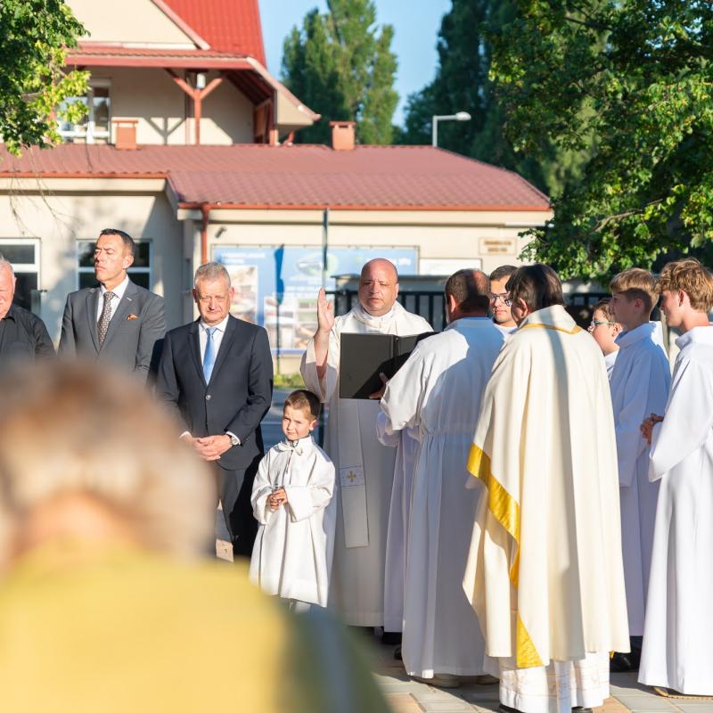 Slávnostné odovzdanie a požehnanie obnoveného domu smútku