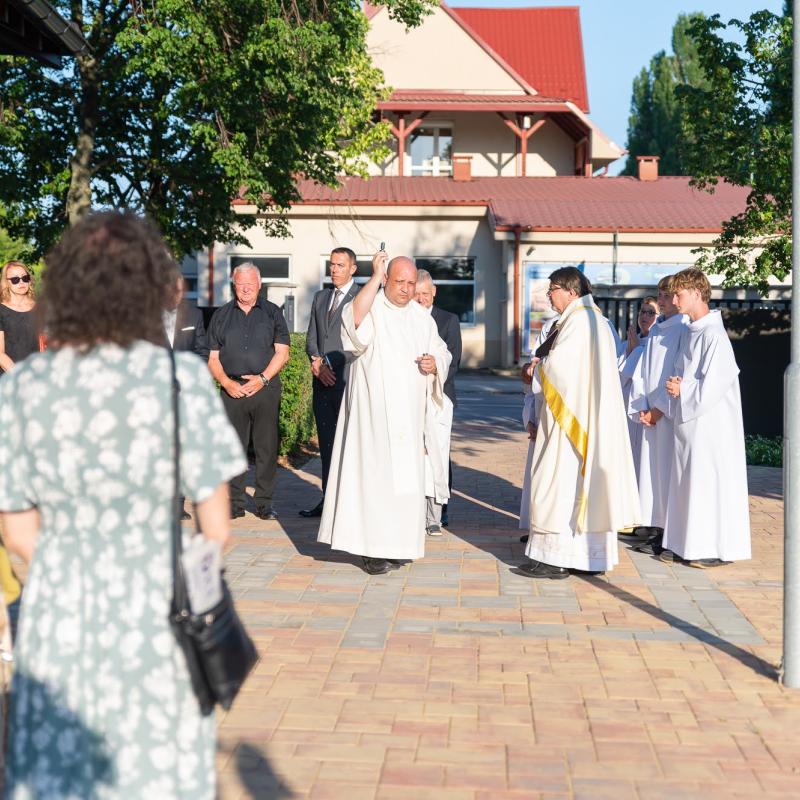Slávnostné odovzdanie a požehnanie obnoveného domu smútku
