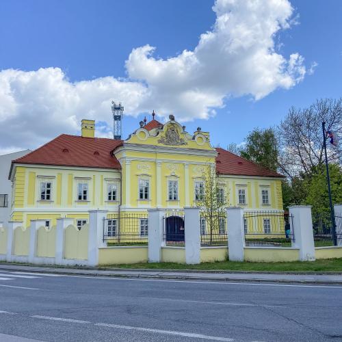 Žltý kaštieľ