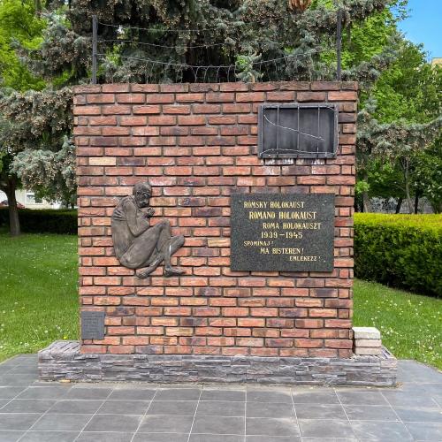 A roma holokauszt emlékműve