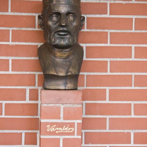 Busta Ármina Vámbéryho