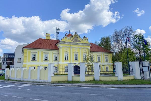 Žltý kaštieľ