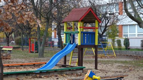 Új játékok a városi óvodák udvarán