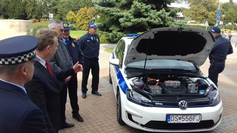 Mestská polícia dostala dva elektromobily 