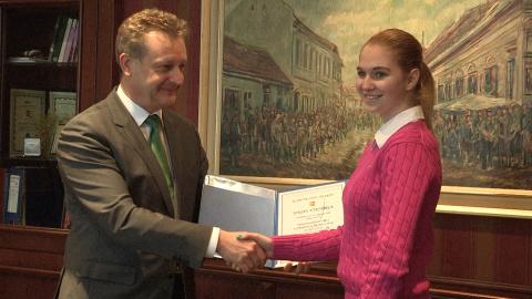 Beiktatták az új diákpolgármestert, Hajas Viktóriát 