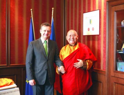 Tanpai Rinpocse látogatása Dunaszerdahely városházáján, 2015. június 15-én