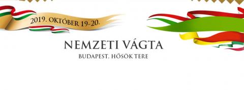 Erős csoportban száll nyeregbe Dunaszerdahely lova a Hősök terén