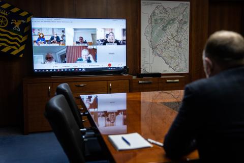 Az oltási stratégiáról egyeztetett Hájos Zoltán polgármester a megyeelnökkel 