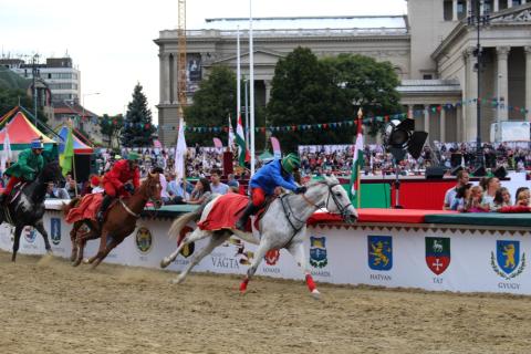 Autobusom bezplatne do Budapešti na Národný galop