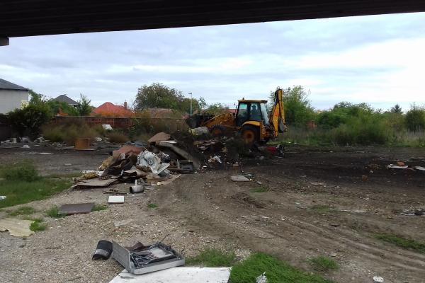 Eltűnik a szemét a Bősi úti felüljáró alól