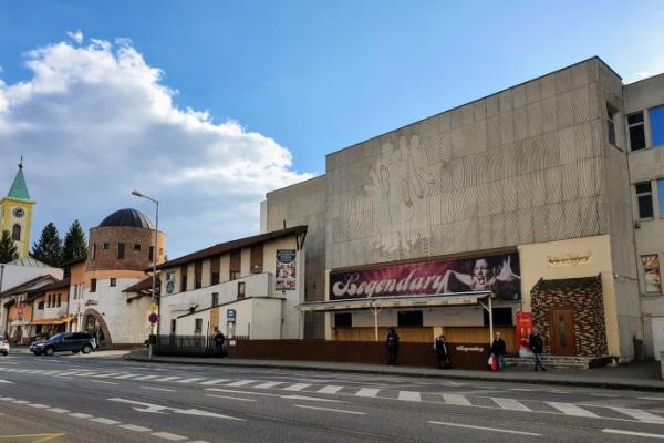 Márciustól a kultúrház helyett a városháza mellett kialakított buszmegállóban állnak meg a helyközi és távolsági járatok