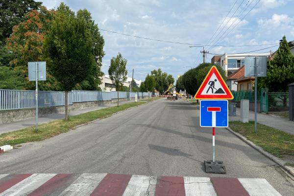 Teljes útzár a Štefánik utca egy szakaszán
