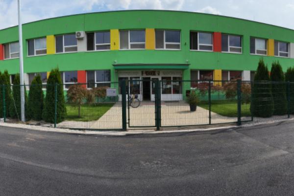 Új játszótér a vásártér mellett, befejeződött az úthálózat kialakítása