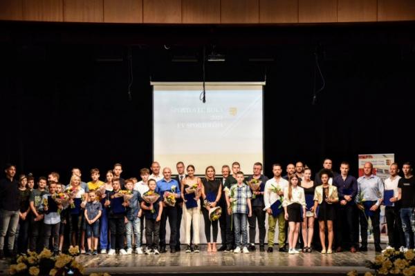 A 2021-es év legjobb sportolóit és edzőit díjazták