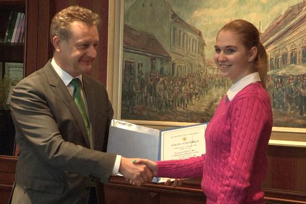 Beiktatták az új diákpolgármestert, Hajas Viktóriát 