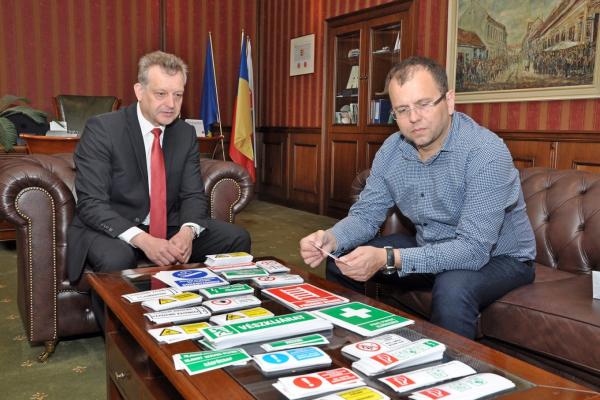 Matricák magyarul is a városi intézményeknek