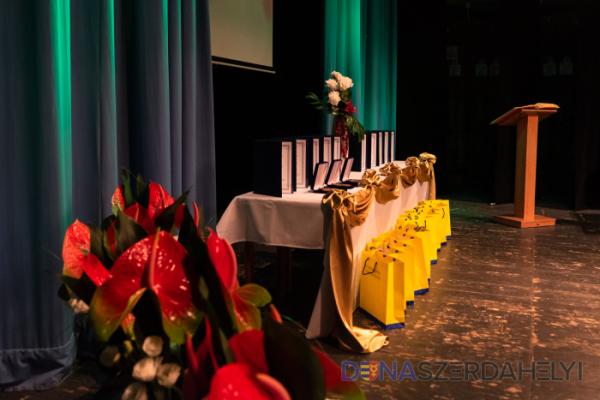 Újabb díszpolgára, 3 Pro Urbe díjasa és 3 polgármesteri díjasa van városunknak