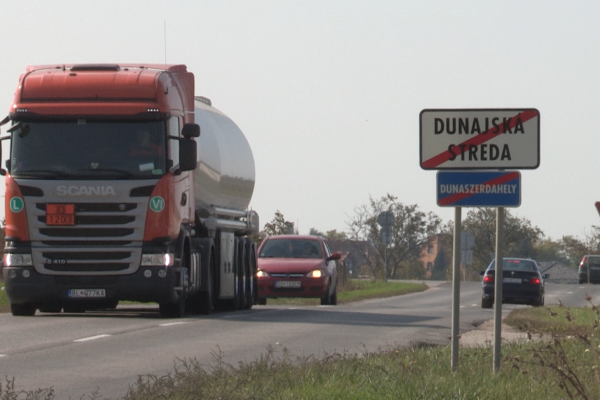 Kamiontilalom Dunaszerdahely belvárosában 