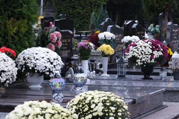 November 6-ig meghosszabbított nyitva tartás lesz a temetőkben