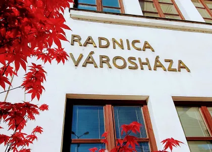 Oznam pre verejnosť – Obmedzené stránkové hodiny dňa 17. apríla 2025